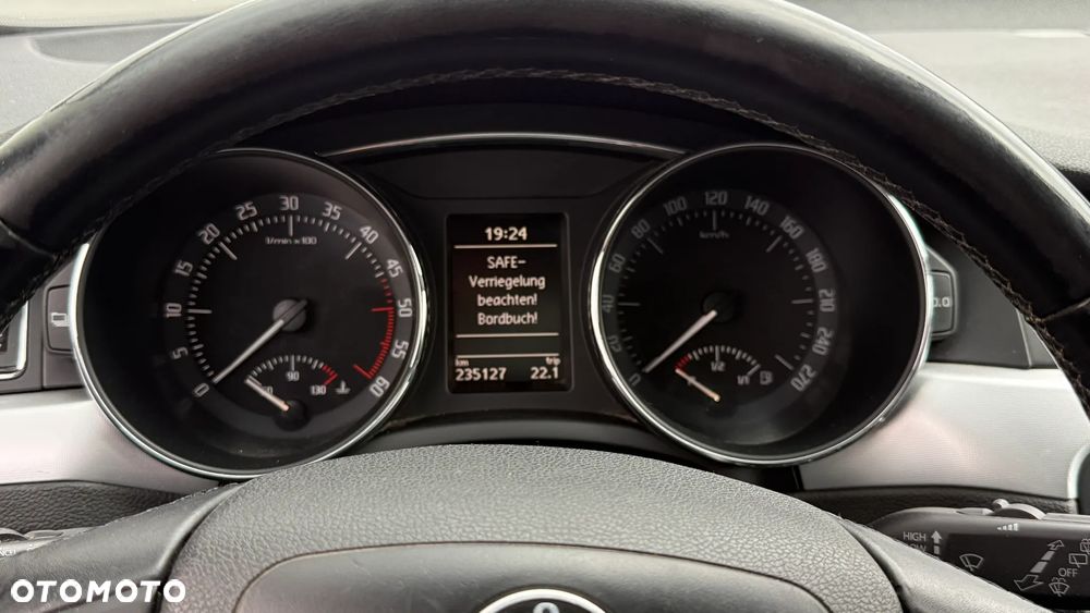 Skoda Superb 2.0 TDI Elegance DSG - 25