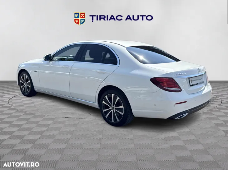 Mercedes-Benz E 300 de Aut. - 4