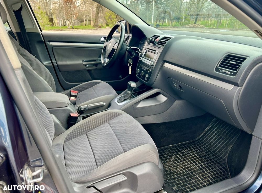 Volkswagen Golf 2.0 TDI Comfortline DSG - 13