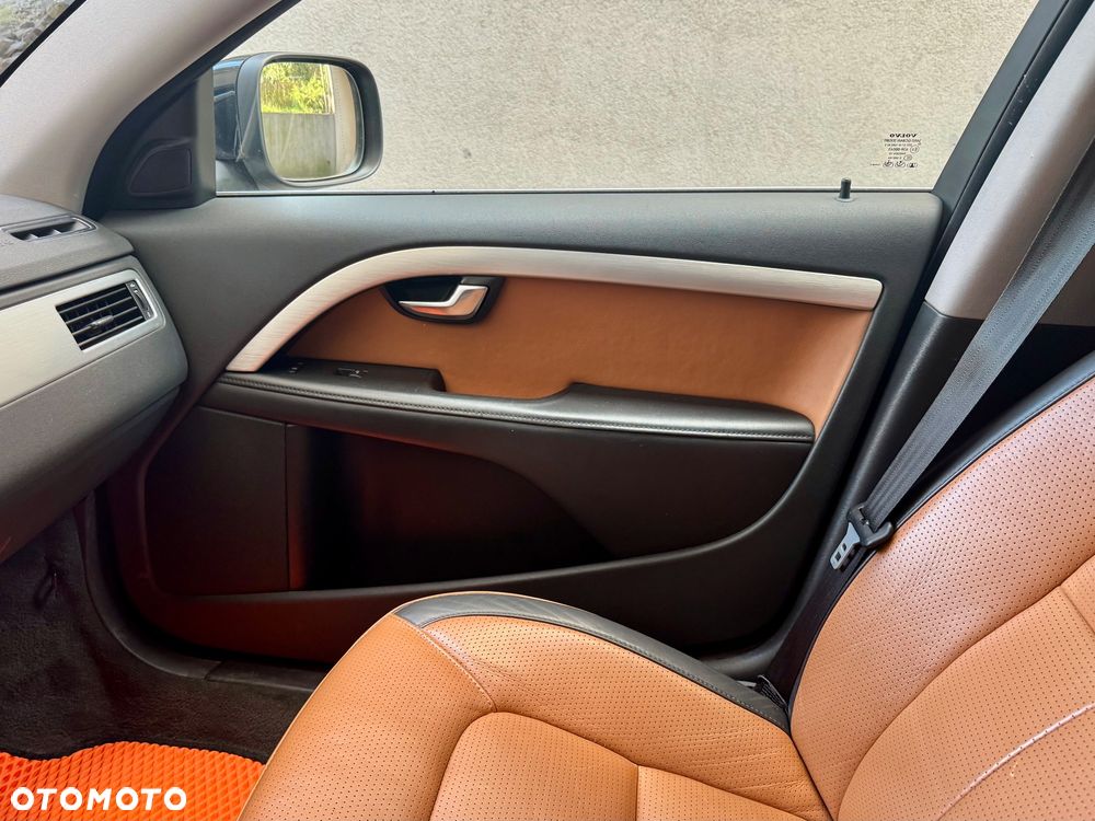 Volvo XC 70 - 30