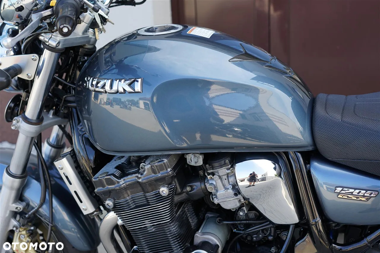 Suzuki GSX - 28