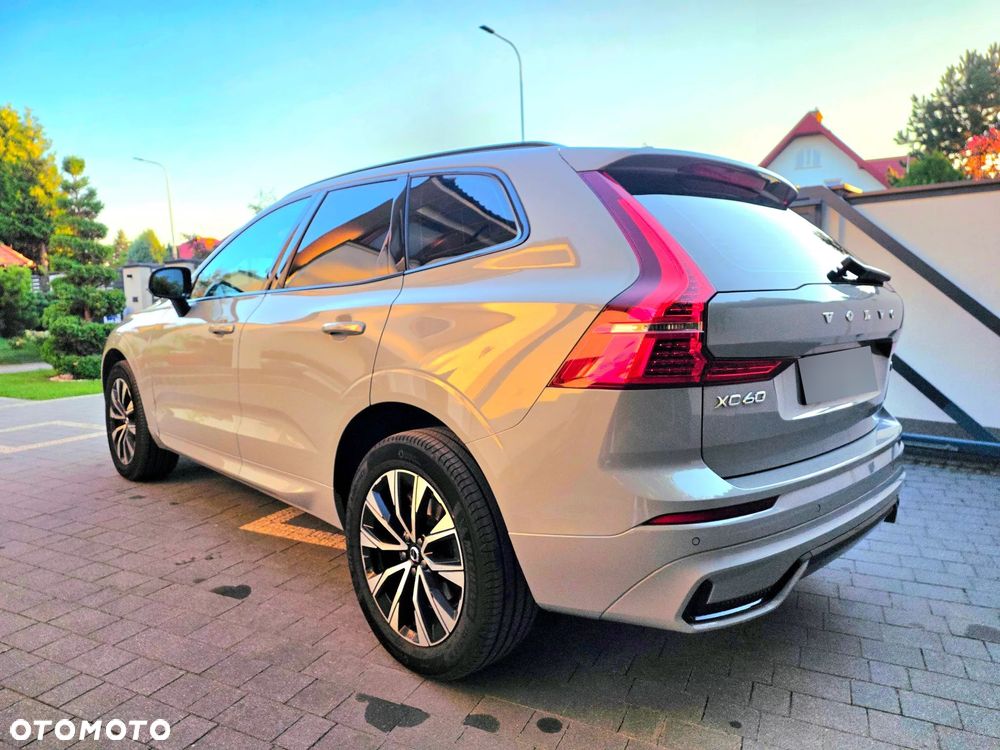Volvo XC 60 B4 D AWD Plus Dark - 3