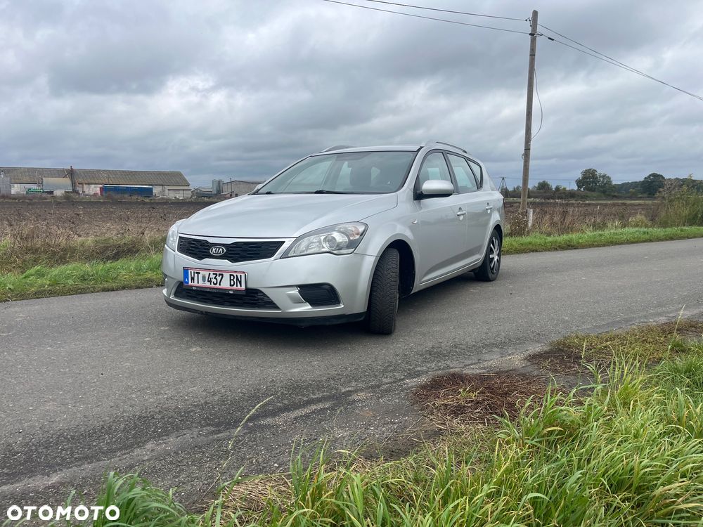 Kia Ceed - 11