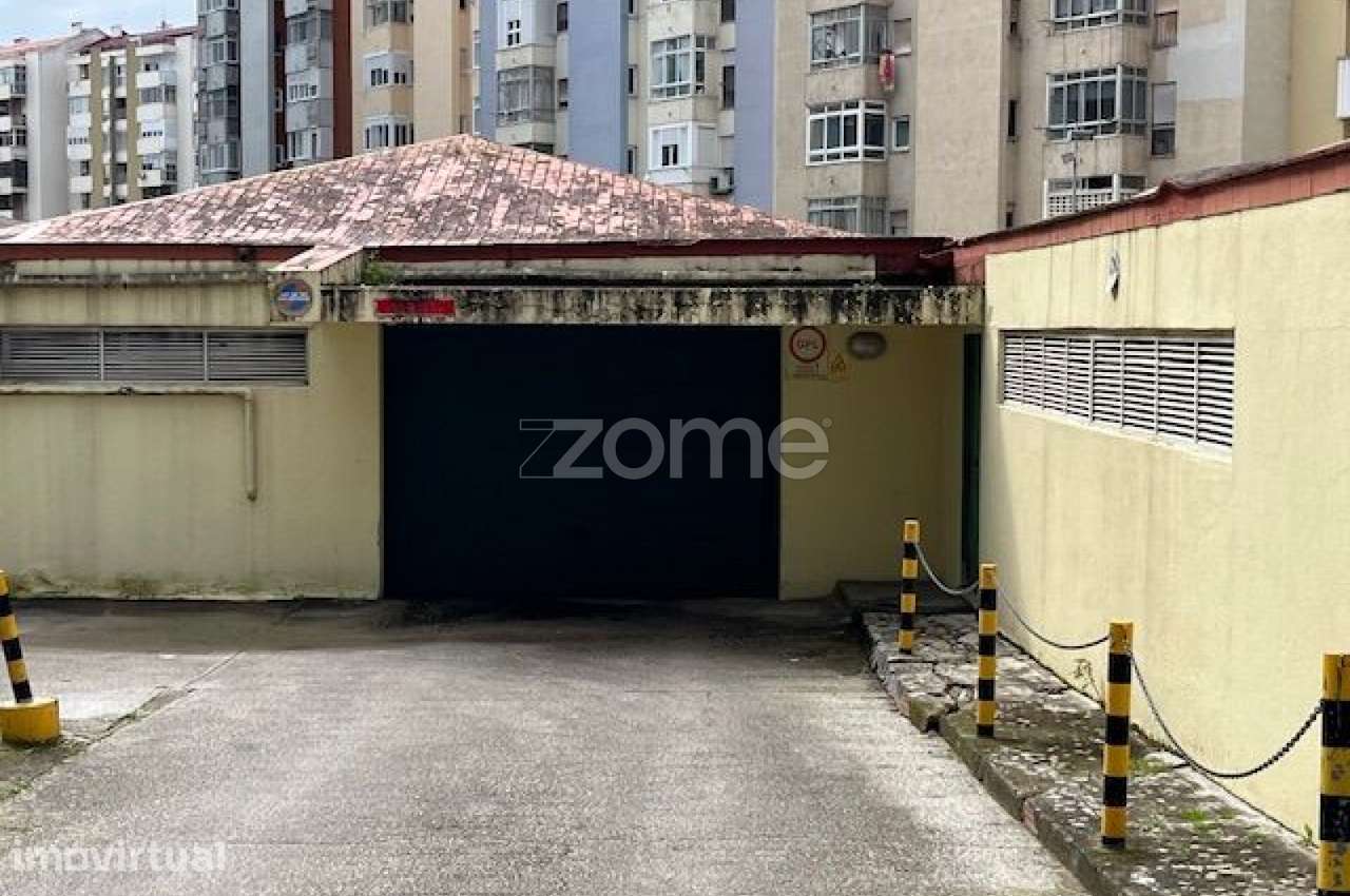 Garagem Box à Venda em Algés – Segurança, Comodidade e Boa Localiza... - Grande imagem: 4/10