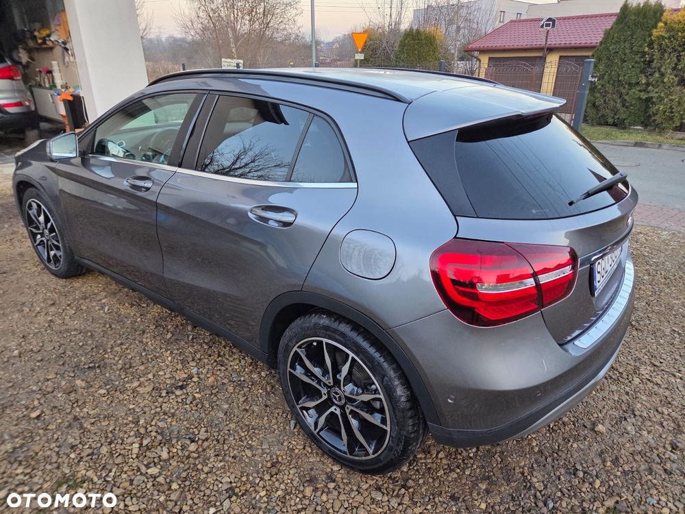 Mercedes-Benz GLA 180 - 9