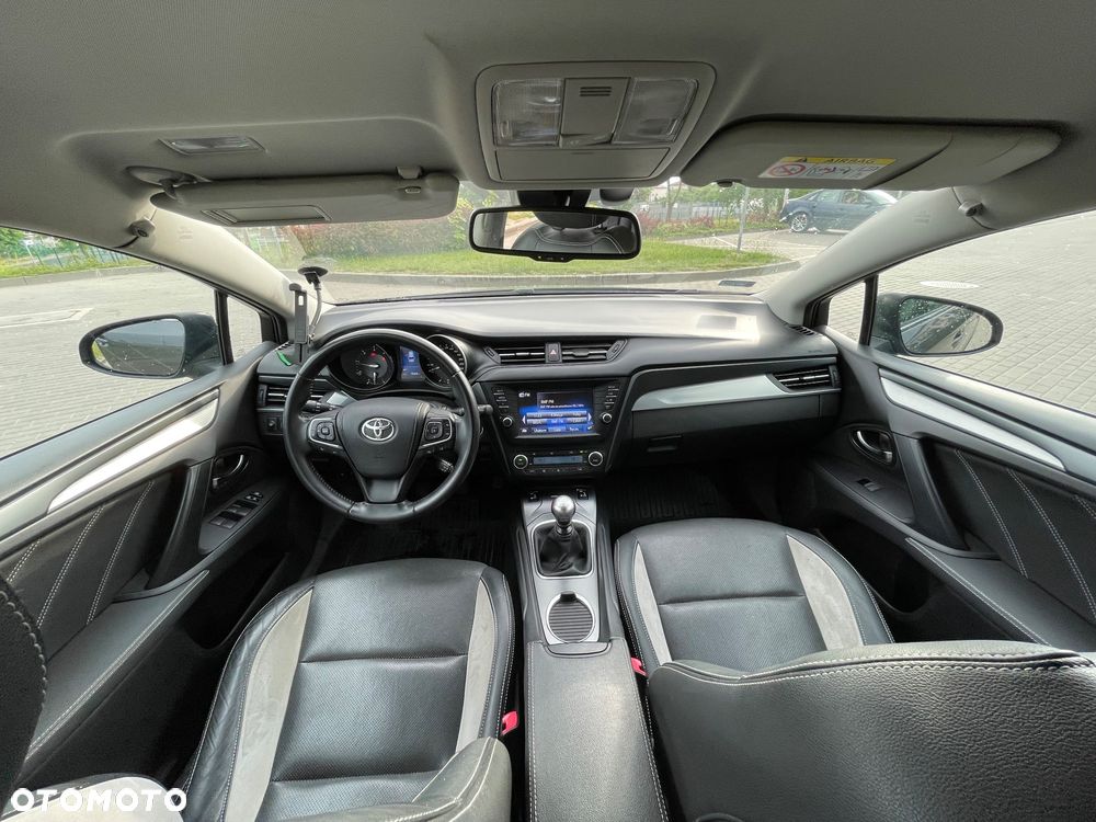 Toyota Avensis 2.0 D-4D Premium - 16