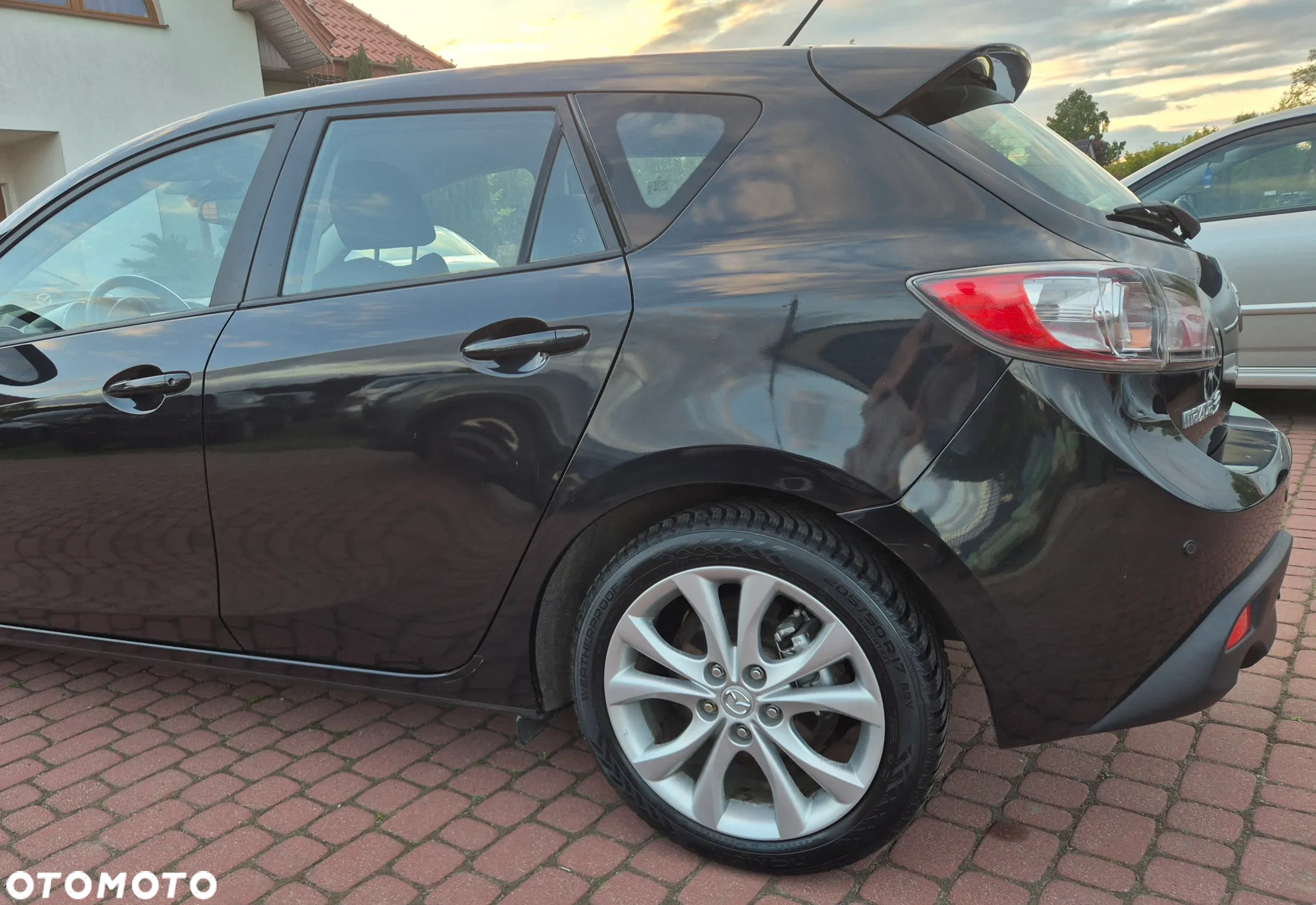 Mazda 3 1.6 Active + - 12