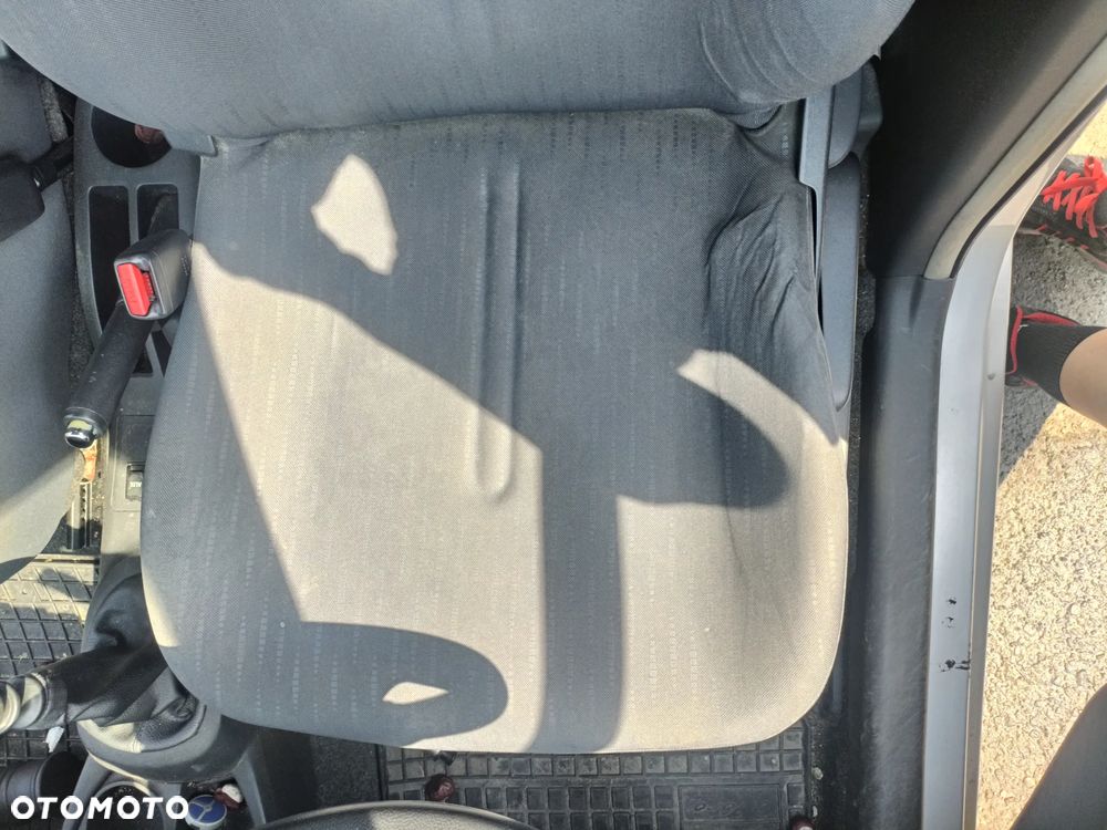 TOYOTA YARIS II 05-11 LIFT 2009 r. 5D HB fotel kierowcy i pasażera + kanapa tylna * - 2