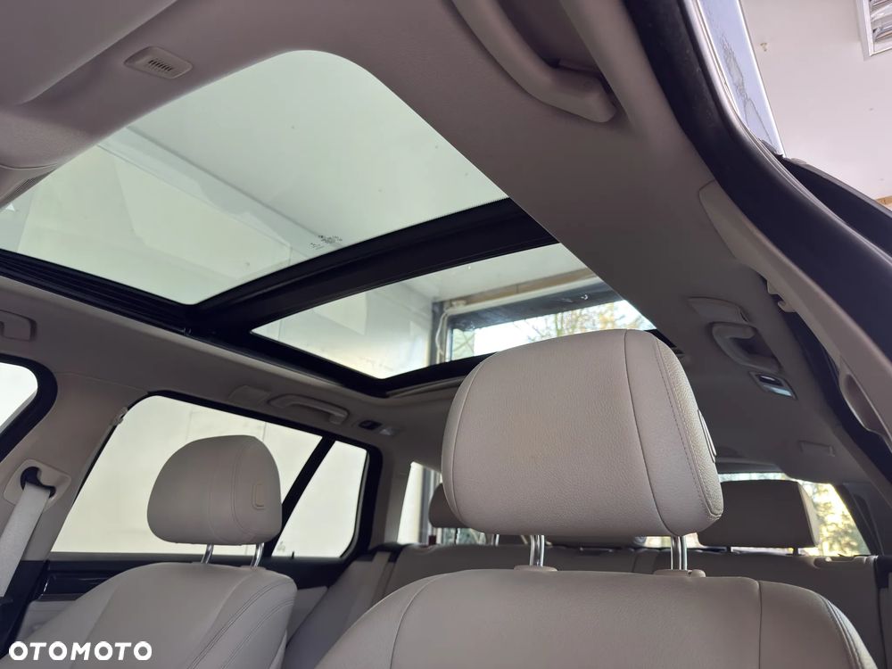 BMW Seria 5 520d xDrive - 23