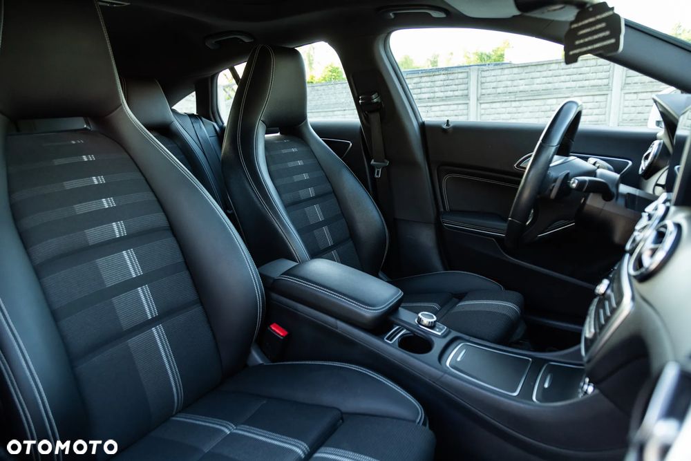 Mercedes-Benz CLA 250 7G-DCT - 12
