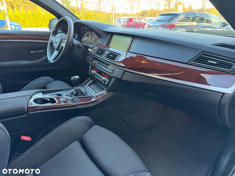 BMW Seria 5 528i - 38