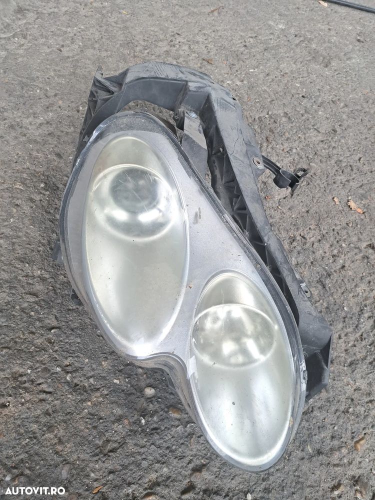 Far stanga dreapta halogen cu suport in stare foparte buna Original Smart Forfour W454 2004-2006 - 2