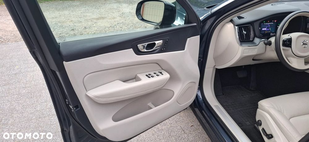 Volvo XC 60 T8 Plug-In Hybrid AWD Ultra Dark - 22