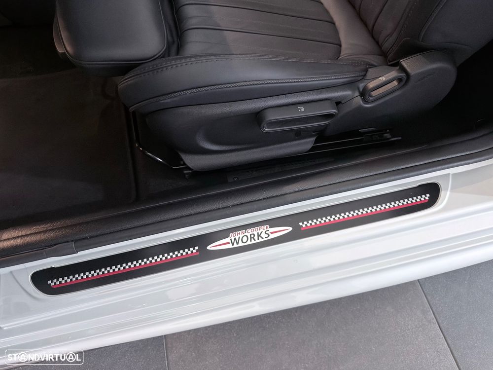 MINI Cabrio John Cooper Works Plus - 28