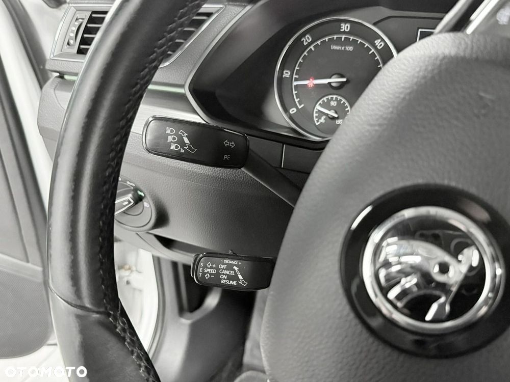 Skoda Superb 2.0 TDI DSG Sportline - 40