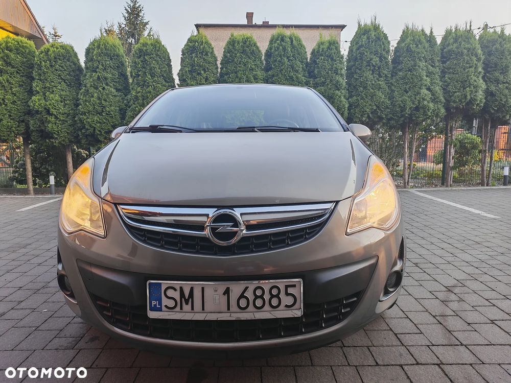 Opel Corsa 1.4 16V Cosmo - 2