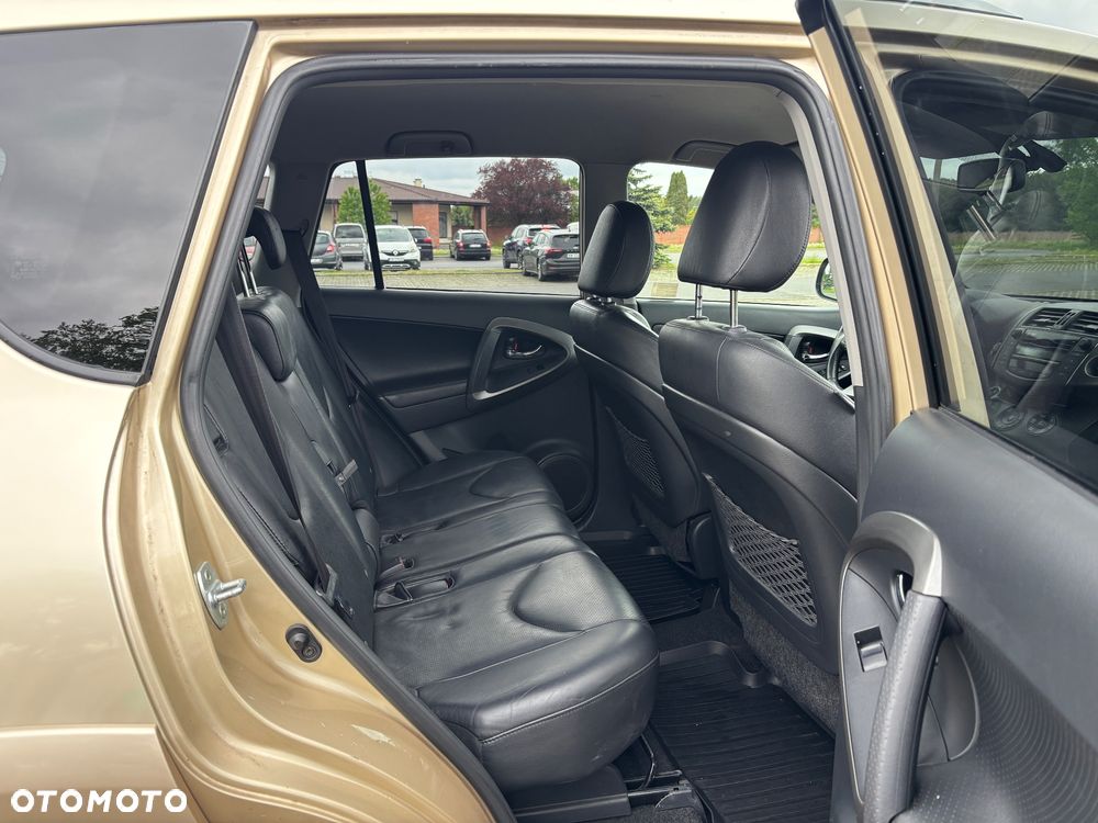 Toyota RAV4 2.2 D-CAT Premium - 7