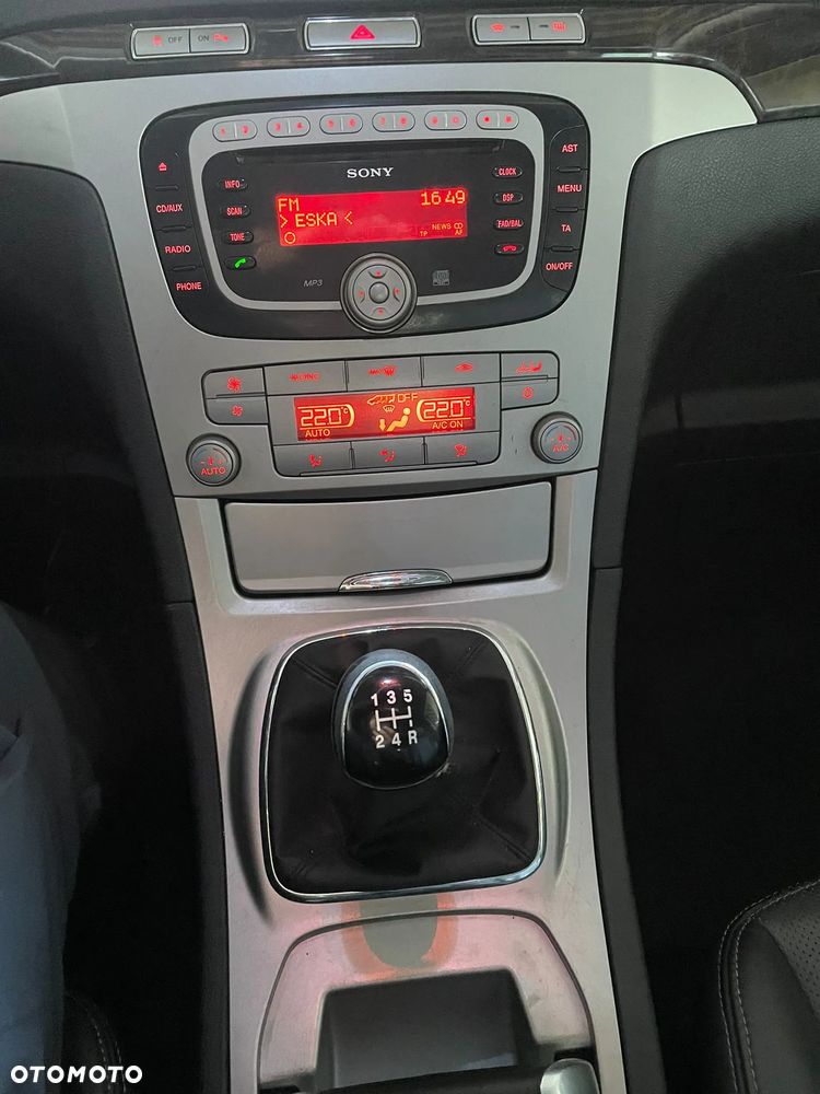 Ford Galaxy 2.0 Ghia - 13