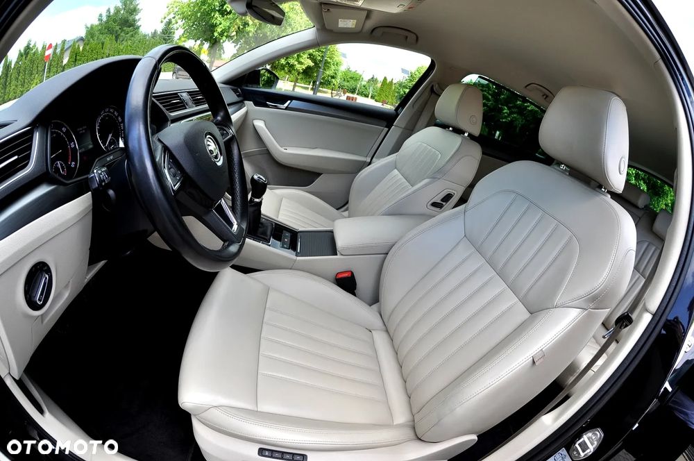 Skoda Superb 2.0 TDI Premium Edition - 20