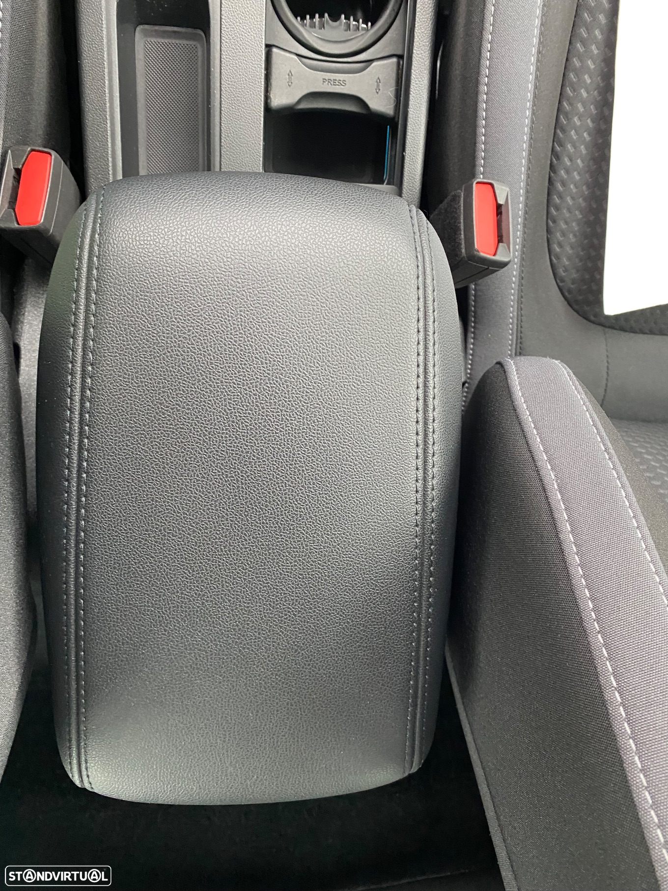 Ford Focus SW 1.5 EcoBlue S&S TITANIUM DESIGN - 31
