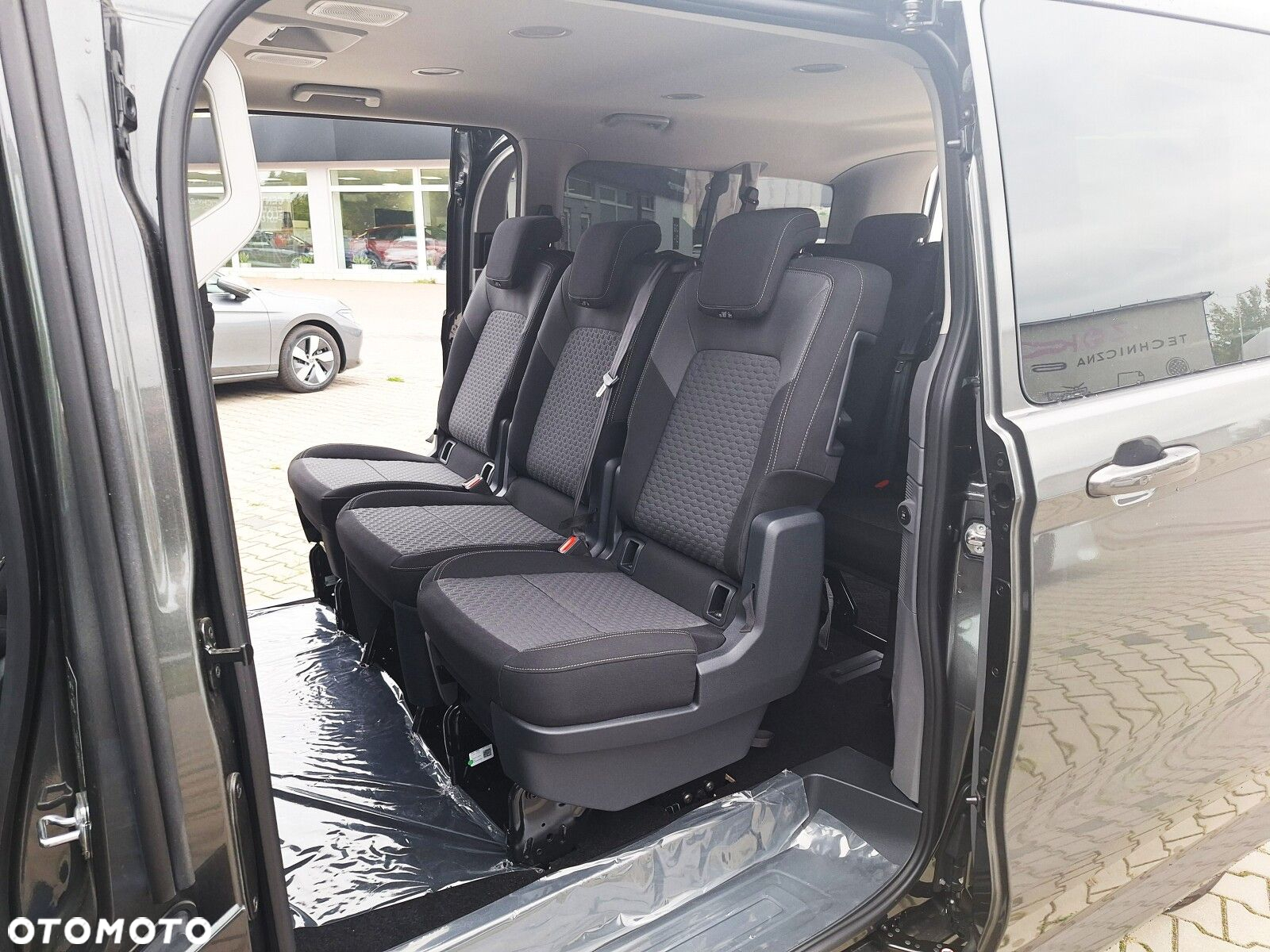 Volkswagen Caravelle - 29