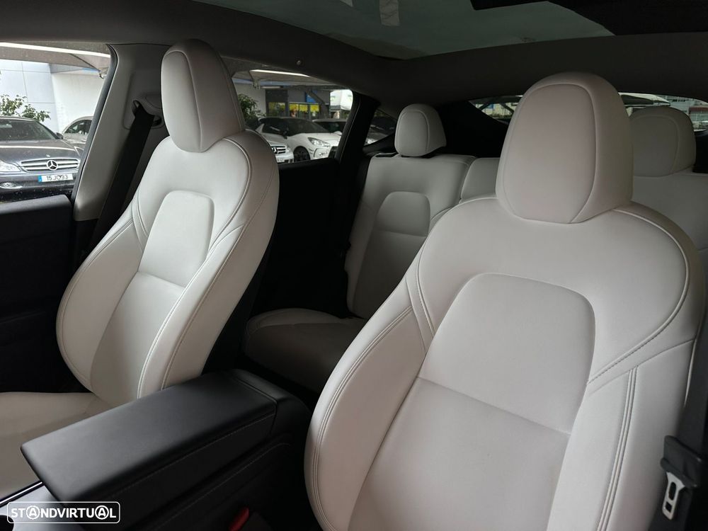 Tesla Model Y Standard RWD - 8