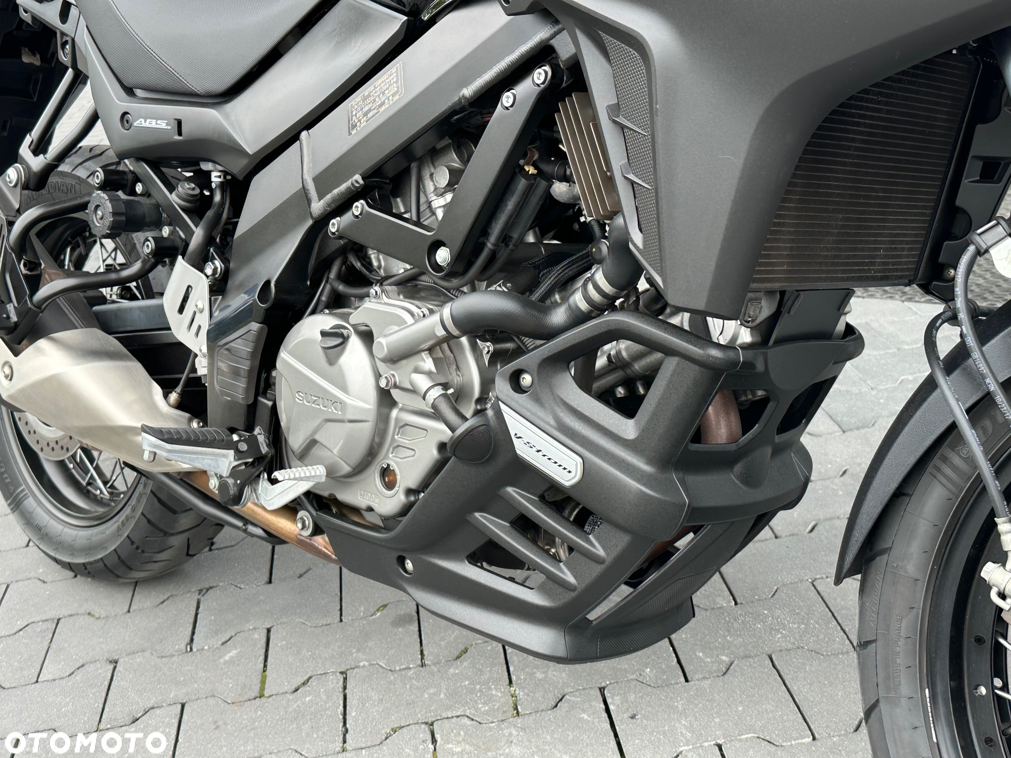 Suzuki V-STROM - 16
