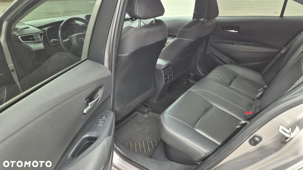 Toyota Corolla 1.8 Hybrid Executive - 13