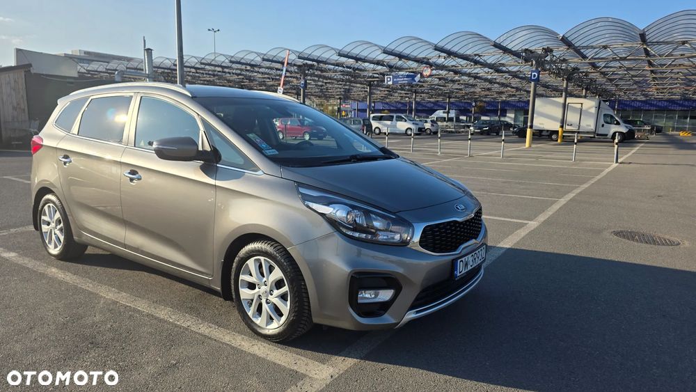 Kia Carens 1.7 CRDi Business Line 7os 7DCT - 6