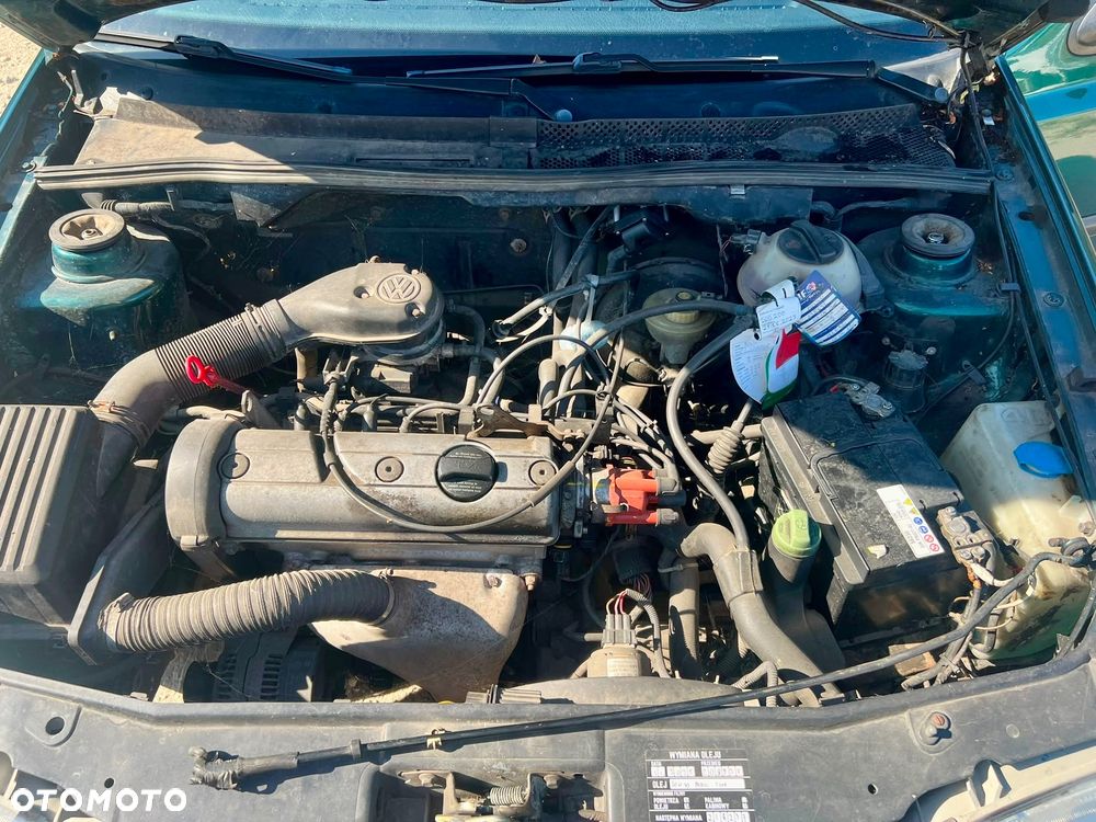 Volkswagen Golf 1.6 CL - 25