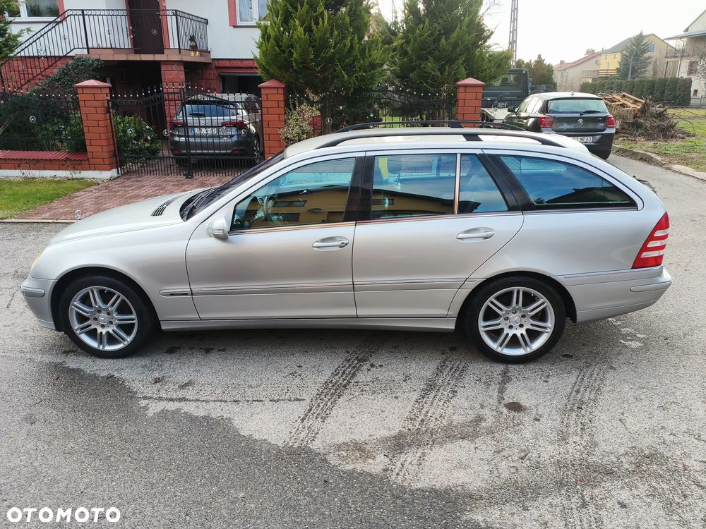 Mercedes-Benz Klasa C 320 4Matic Avantgarde Sport Edition - 23