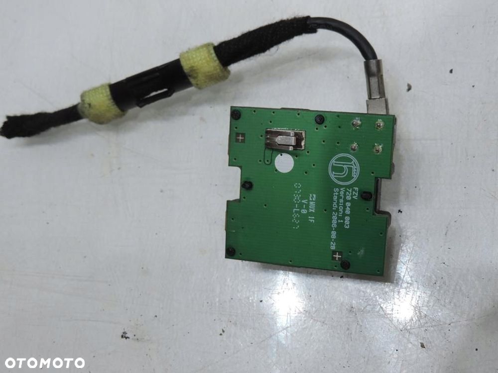 WZMACZNIACZ ANTENA AUDI A6 C6 4F5035225P - 3