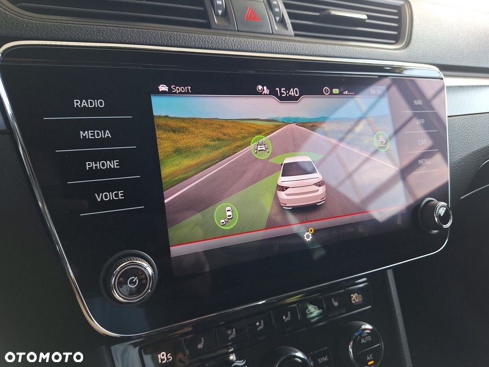 Skoda Superb 2.0 TDI SCR Sportline DSG - 22