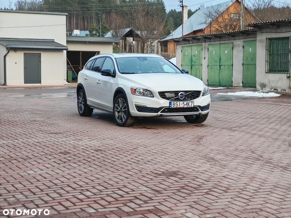 Volvo V60 Cross Country - 1