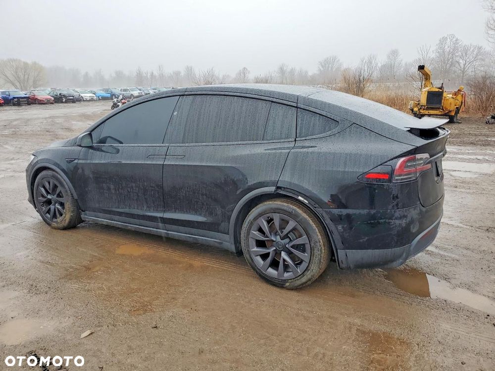 Tesla Model X - 4