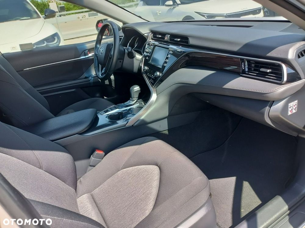 Toyota Camry 2.5 Hybrid Comfort CVT - 11