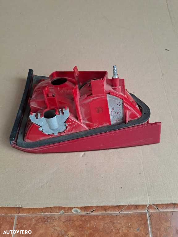 Stop dreapta pe portbagaj Audi A4 B8 berlina an 2008-2012 - 4