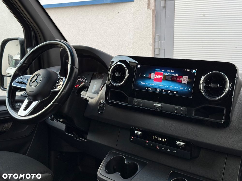 Mercedes-Benz Sprinter - 12