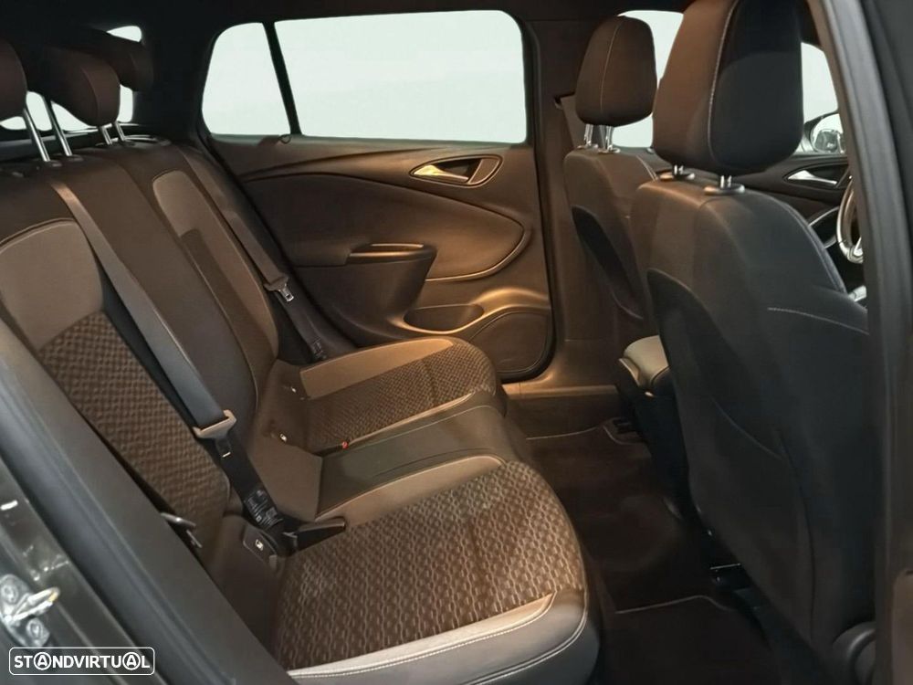 Opel Astra Sports Tourer - 13