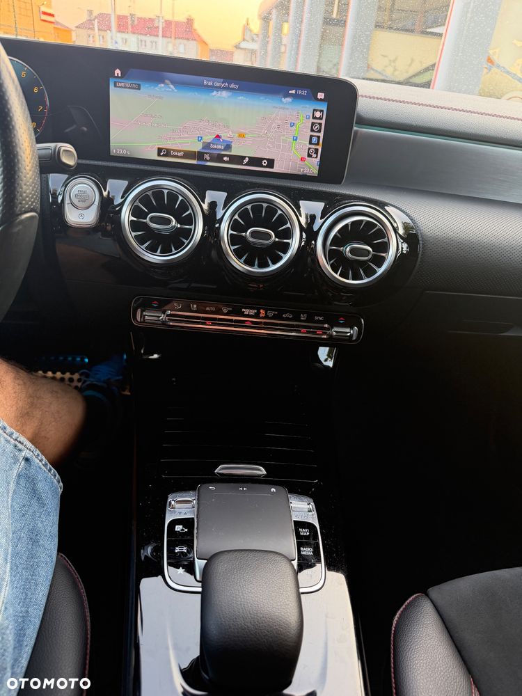 Mercedes-Benz CLA 220 AMG Line 7G-DCT - 13