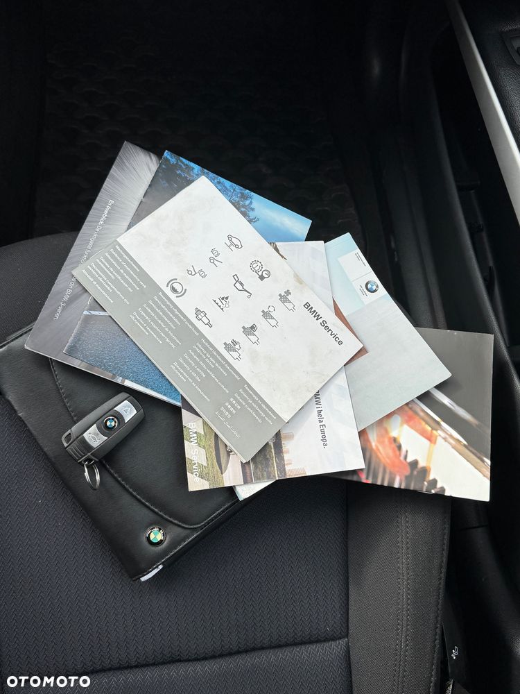 BMW Seria 3 318d DPF Touring Edition Sport - 16