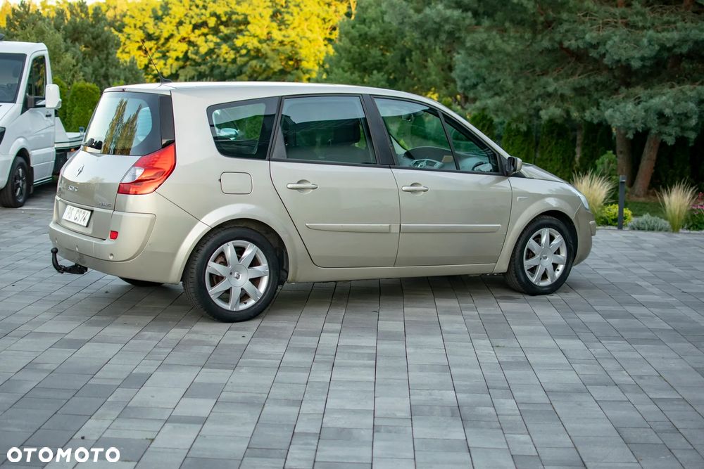 Renault Grand Scenic - 23