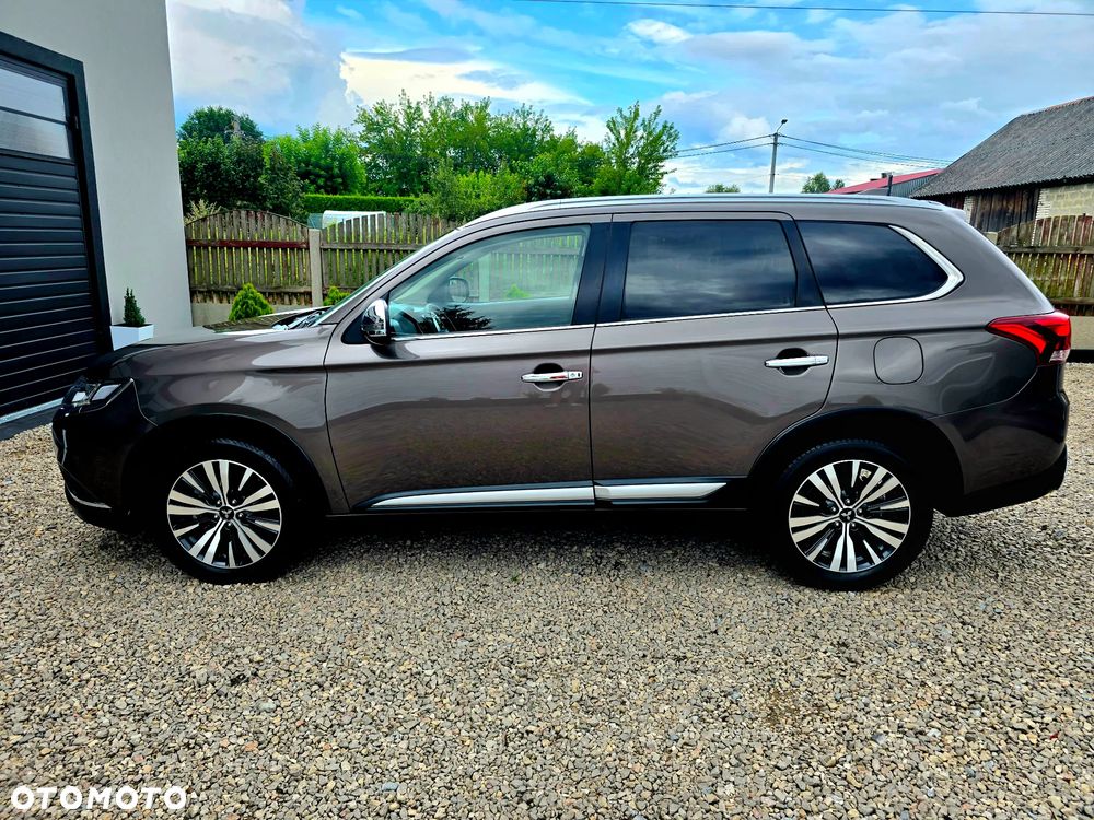 Mitsubishi Outlander 2.0 Instyle + 4WD CVT - 29