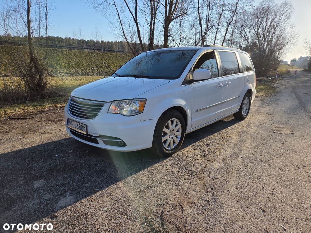 Chrysler Town & Country - 1