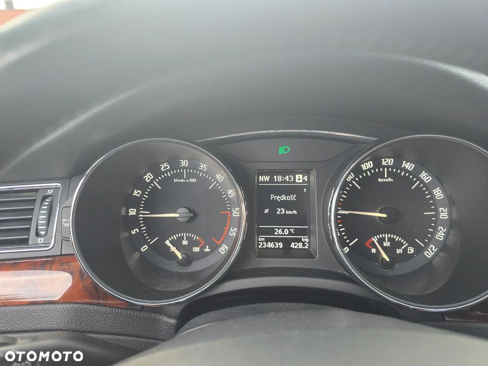 Skoda Superb 2.0 TDI 4x4 Elegance - 10