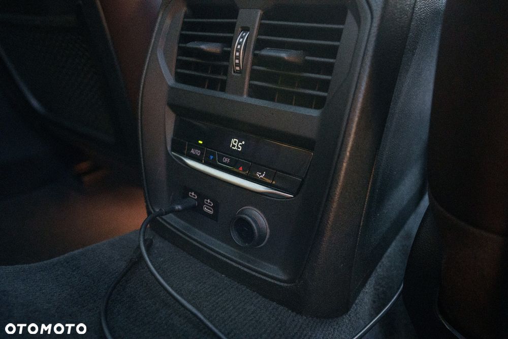 BMW Seria 3 320i Edition M Sport Shadow - 27