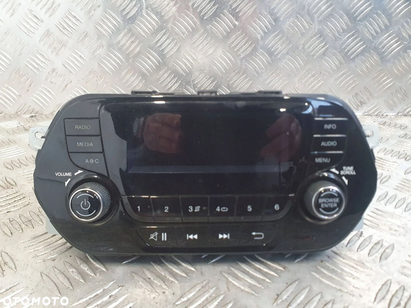 Fiat Tipo 2015-2020 Radio wyświetlacz - 1