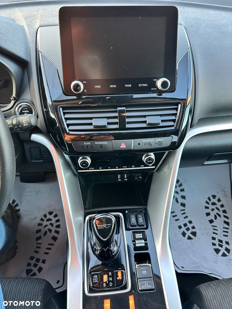 Mitsubishi Eclipse Cross - 12