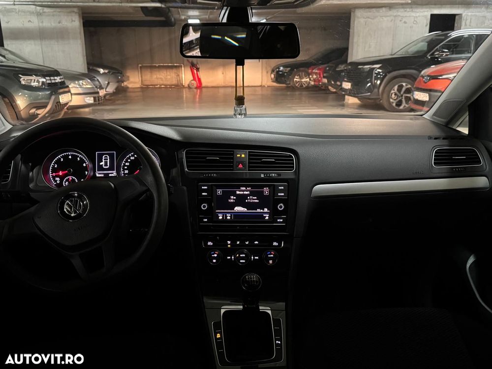 Volkswagen Golf - 10