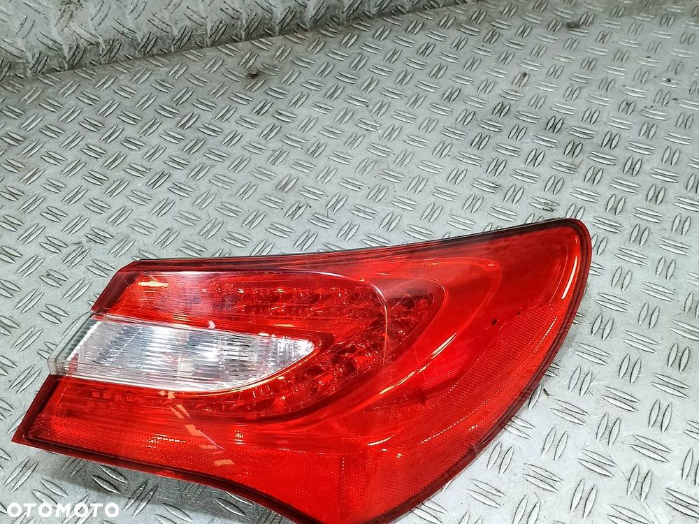 LAMPA TYLNA PRAWA CHRYSLER 200 (JS) 05182524AE SEDAN - 1